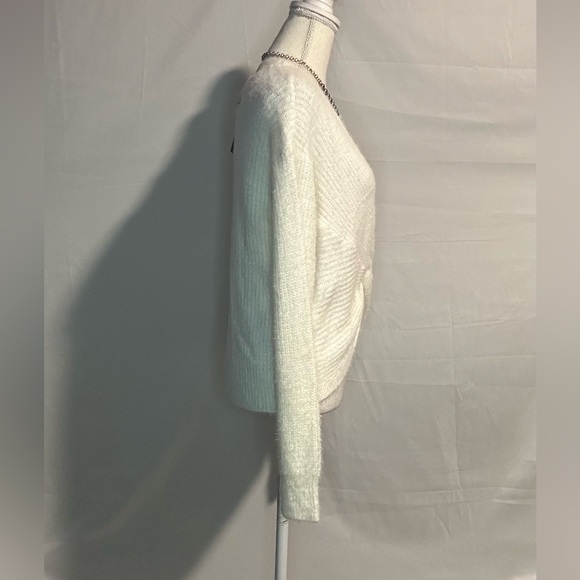 Sweater - Picture 4 of 6